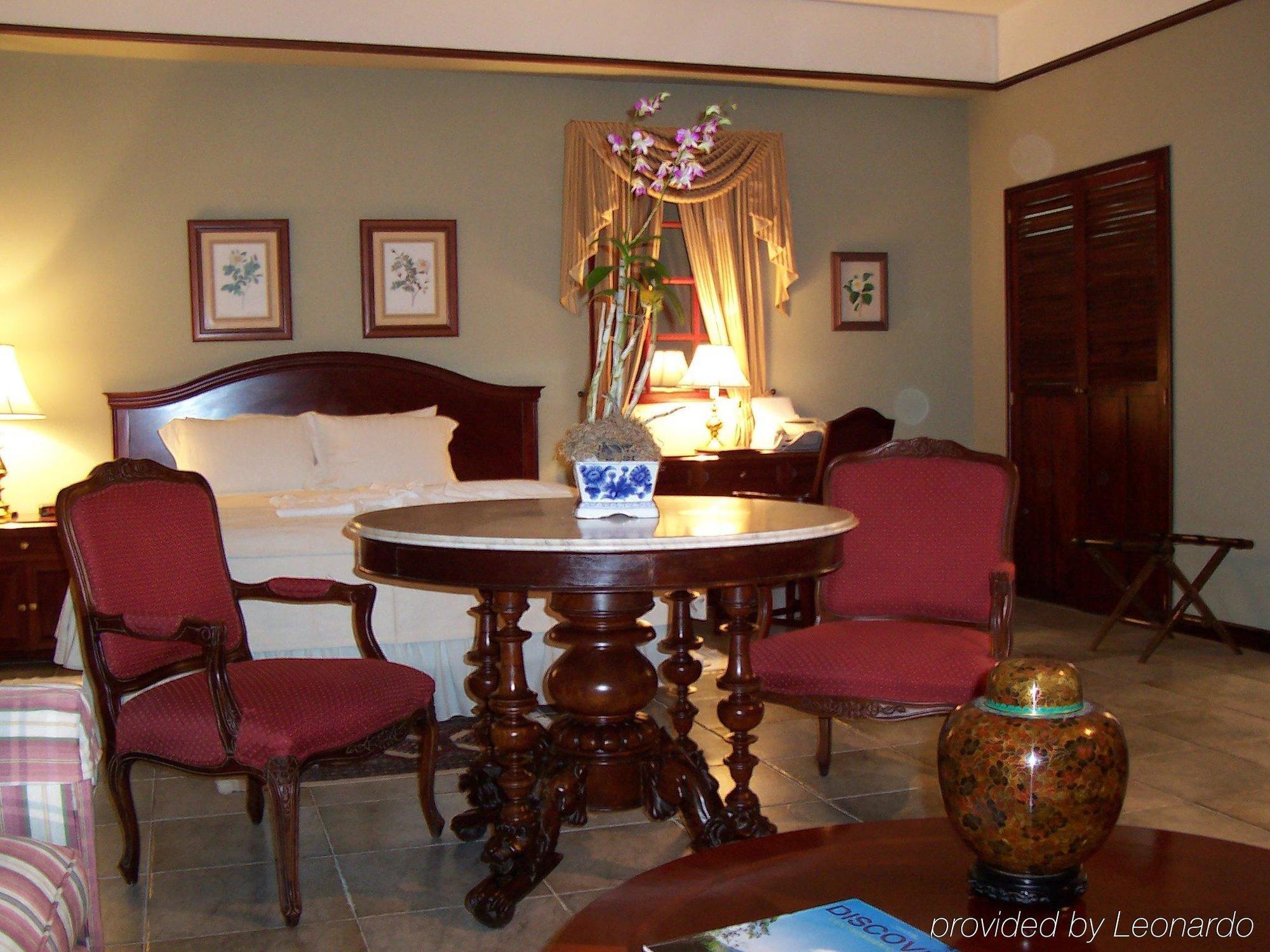 Deville Hotel Panama Stadt Exterior foto